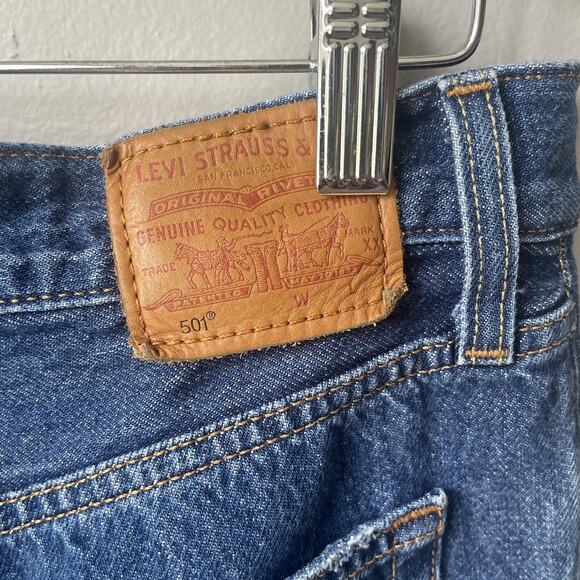 Levi’s 501 Womens Distressed Denim Jeans Size 29W 26L Button Down Fly Straight - Picture 4 of 14